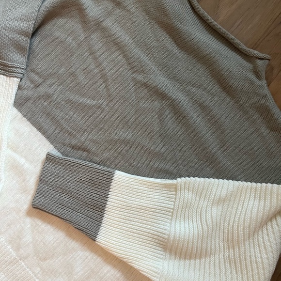 No Brand Gray and Cream Colored Turtle Neck Sweater - Picture 4 of 4